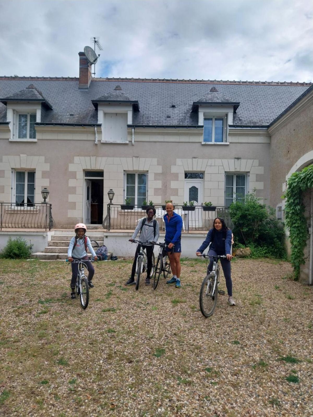 Aux Des Dames Chisseaux